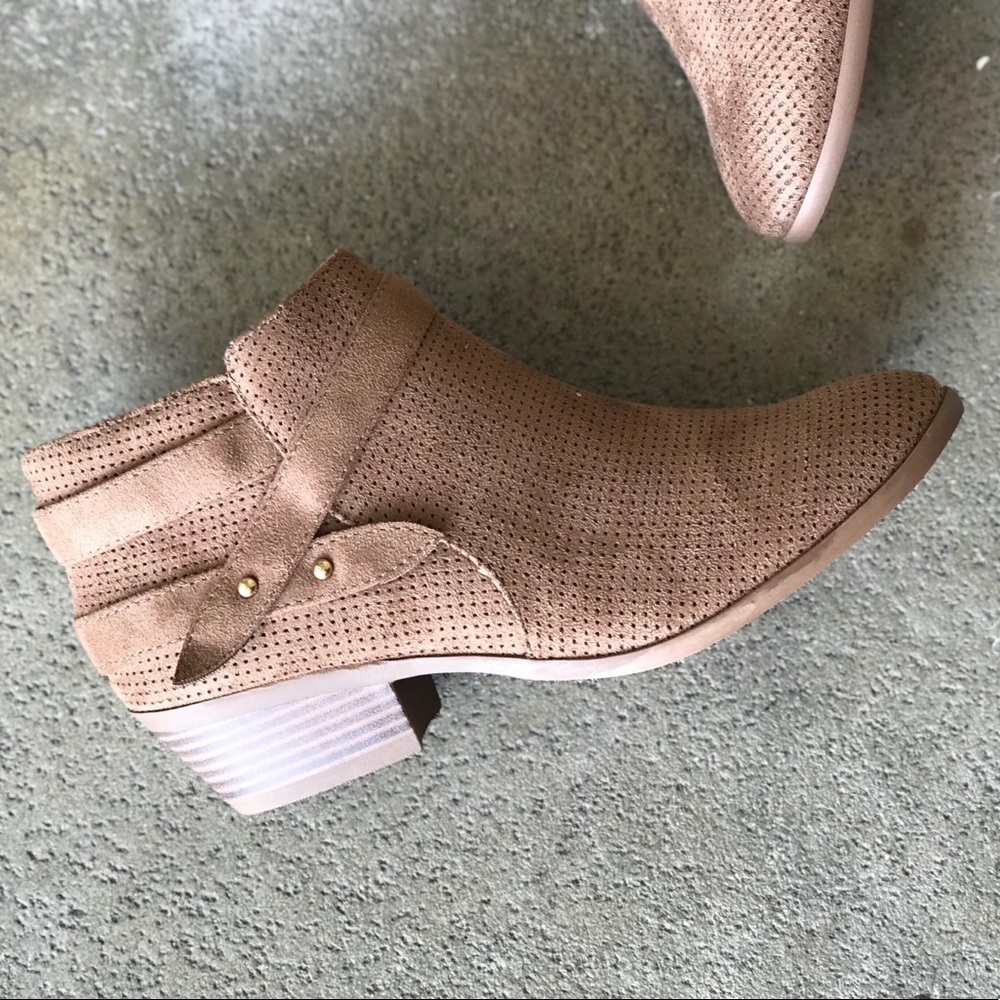 1 Left! Soda Portia Light Tan heeled Ankle Booties - Picture 6 of 8